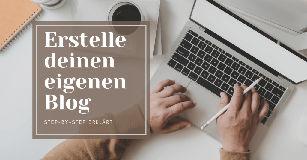 Person tippt am Laptop mit Stift in der Hand